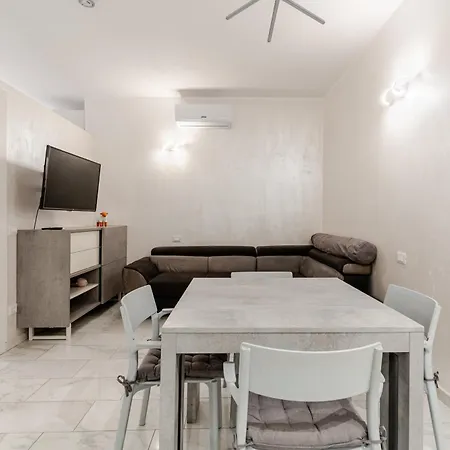 Tiburtina House - Moderno Bilocale Green, 4 Pax * Рим